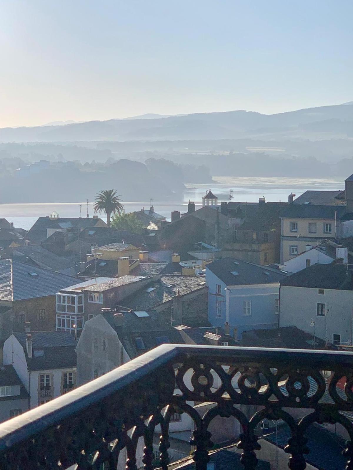 Moderno Piso Con La Mejor Terraza De Ribadeo Y Vistas Maravillosas Eksteriør billede