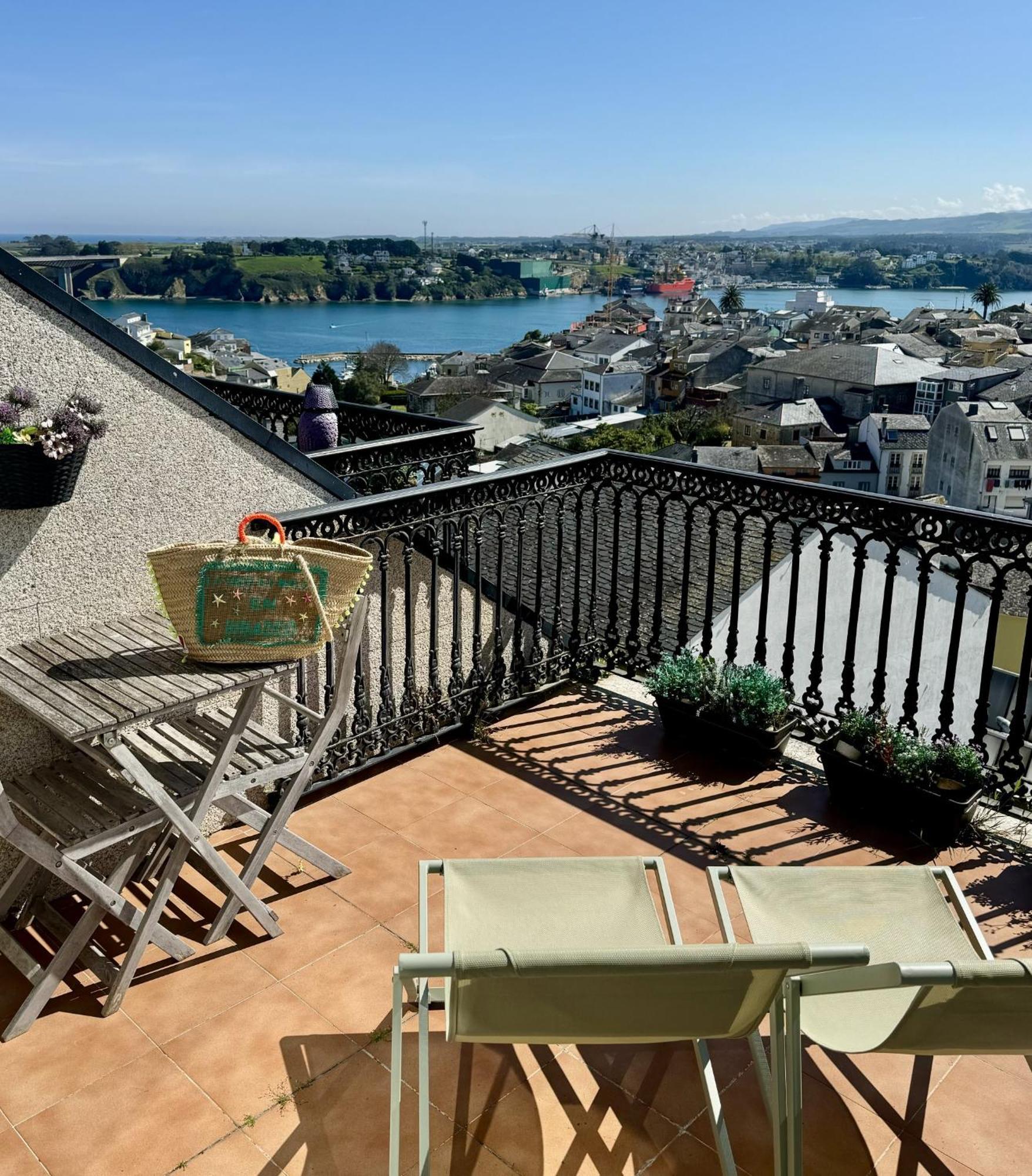 Moderno Piso Con La Mejor Terraza De Ribadeo Y Vistas Maravillosas Eksteriør billede