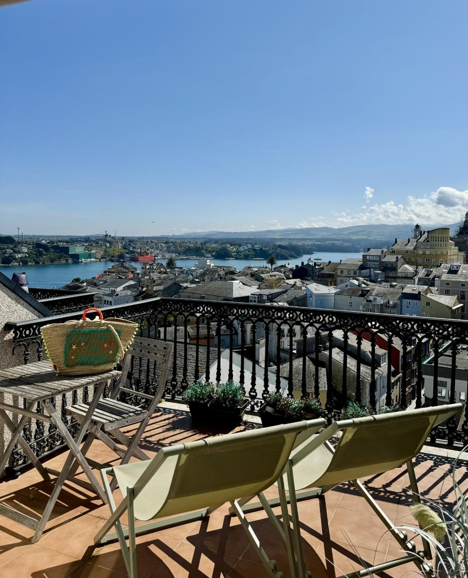Moderno Piso Con La Mejor Terraza De Ribadeo Y Vistas Maravillosas Eksteriør billede